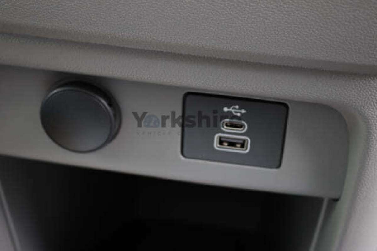 This is the Transit 320 Custom L1H1 DCiV Sport Hybrid vehicle.